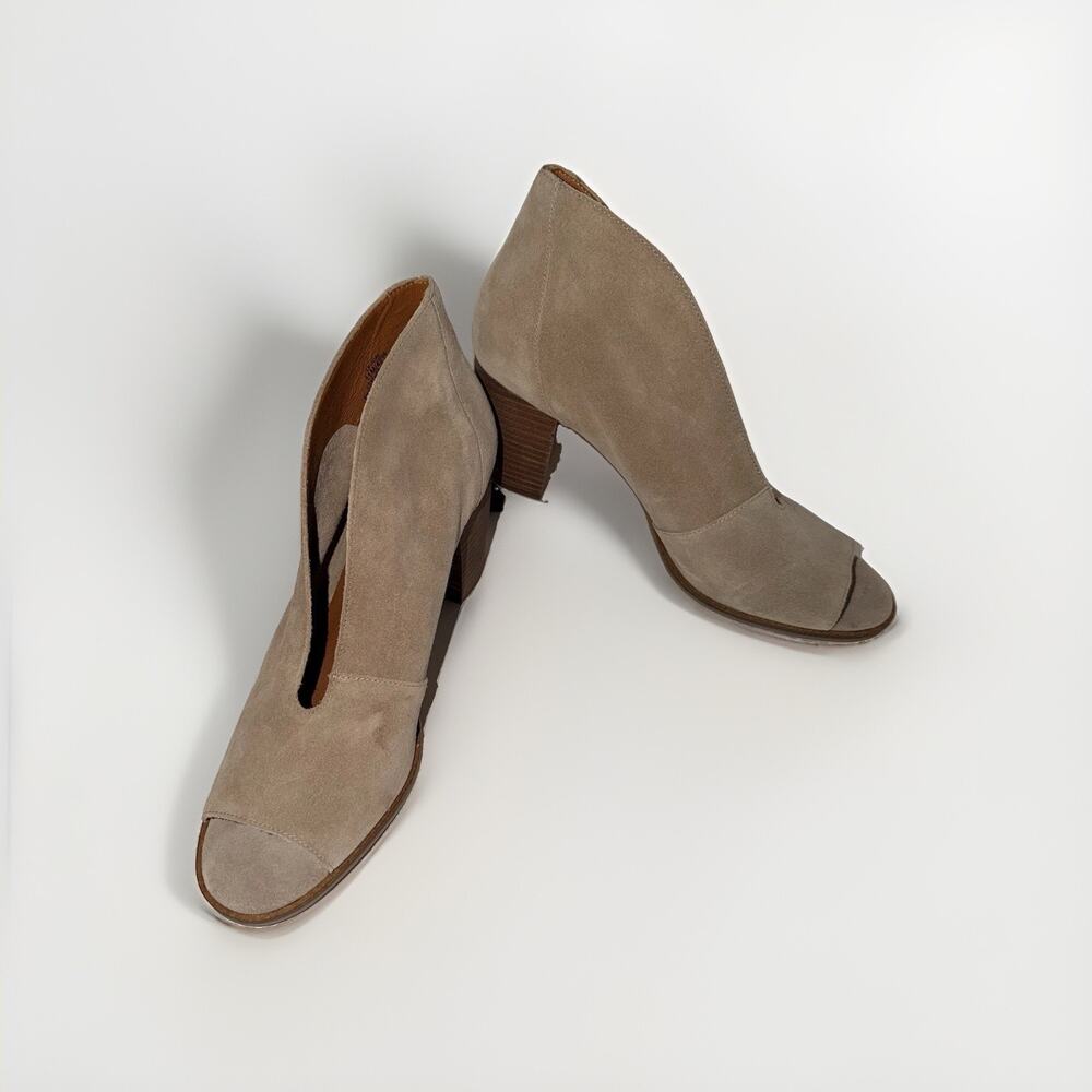 Lucky Brand Joal Suede Peep Toe V-Cut Block Heel Booties Taupe 11M